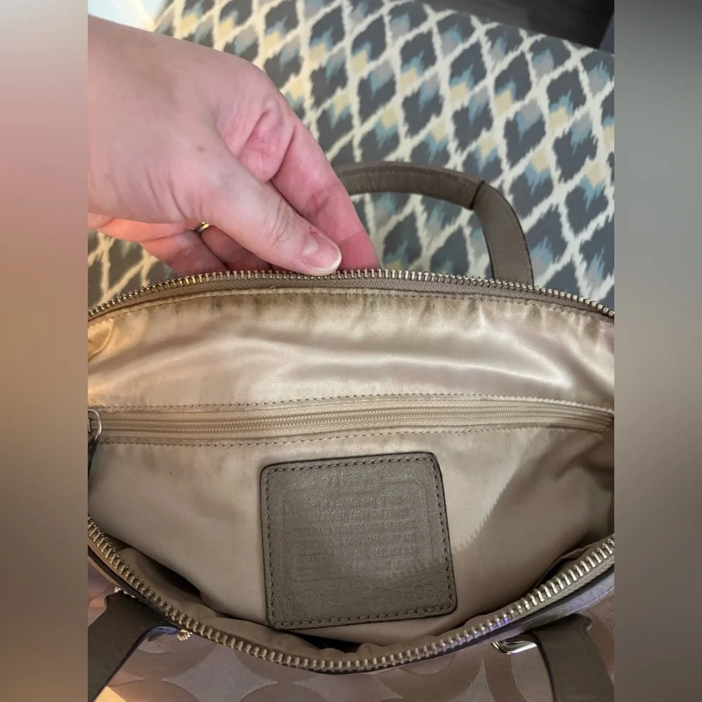 EUC Coach Signature Jacquard Satchel Tan Beige - Picture 12 of 13